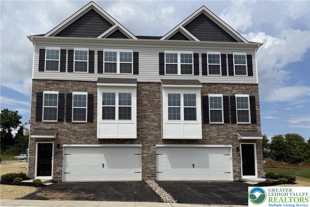 239 Winding Road Easton, PA 18040 - Photo 1 of 29 Gallery Image 1