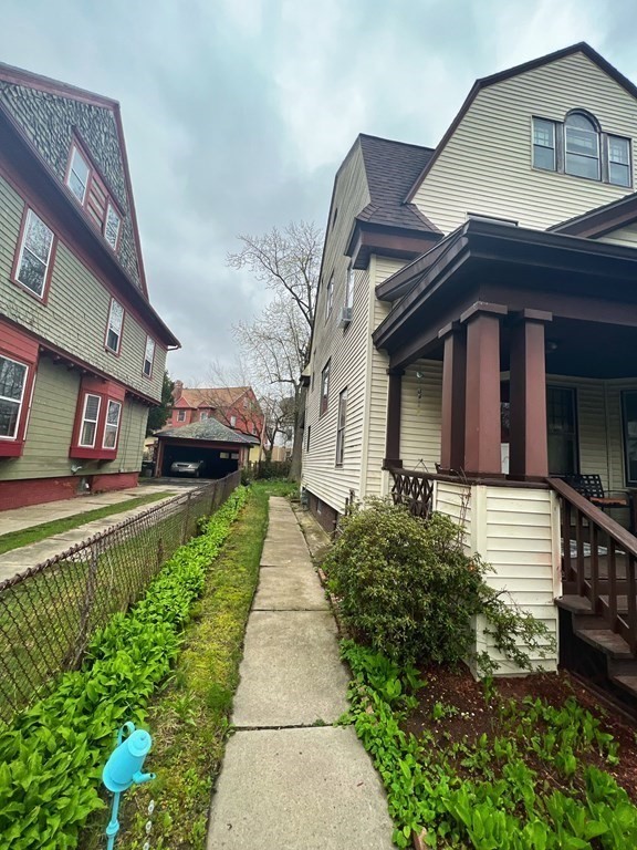 131 Yale Street Springfield, MA 01109 - Photo 2 of 19 Gallery Image 2