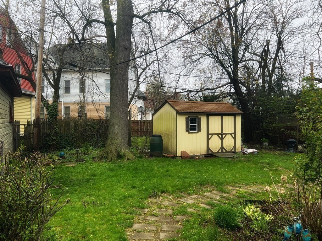 131 Yale Street Springfield, MA 01109 - Photo 3 of 19 Gallery Image 3