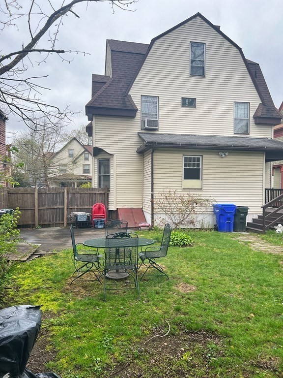 131 Yale Street Springfield, MA 01109 - Photo 4 of 19 Gallery Image 4