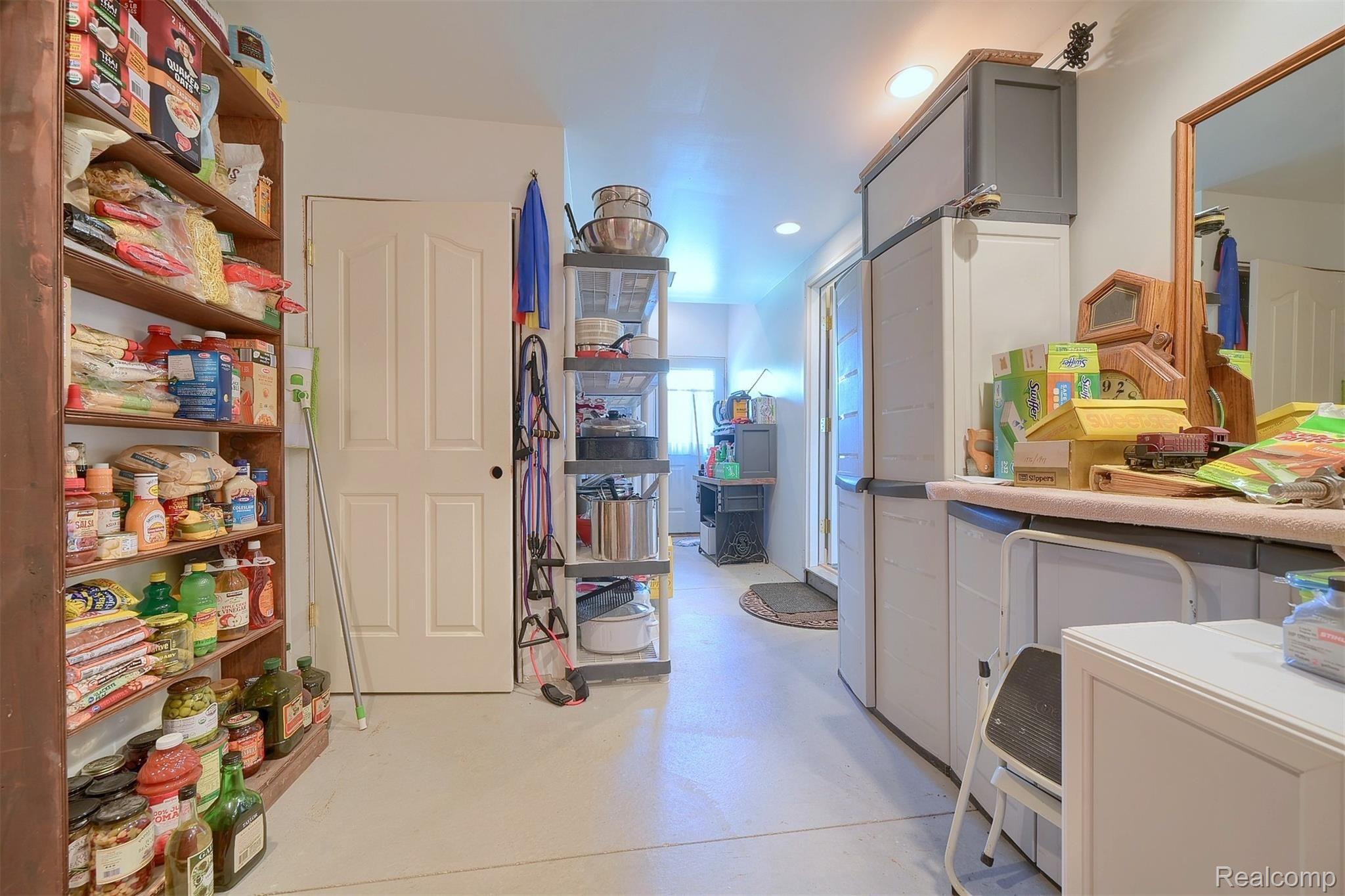 552 Deerpoint Road Leonard, MI 48367 - Photo 18 of 54 20-Mud-Room-2nd-View.jpg