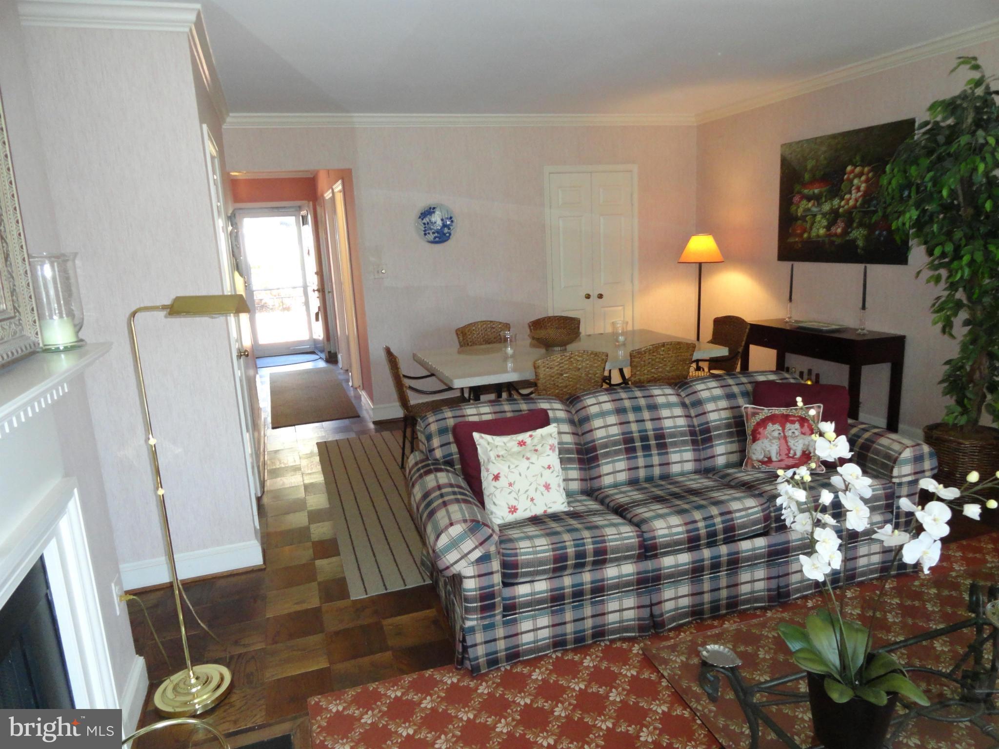 3233 Sutton Place Northwest, Unit A Washington, DC 20016 - Photo 14 of 25 Living Room