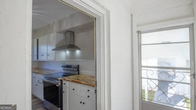 a view of an empty room and window