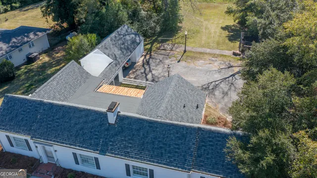 a view of backyard with a small barn and a large tree