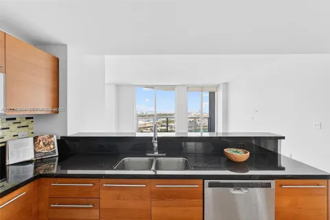 $800,000 | 244 Biscayne Boulevard, Unit 3702, Miami, FL 33132