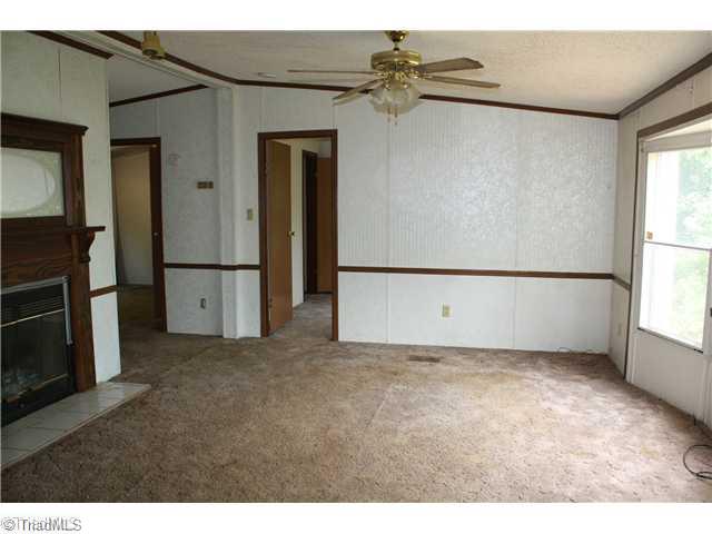1203 Baltimore Road Hillsville, VA 24343 - Photo 4 of 13 Living Room.