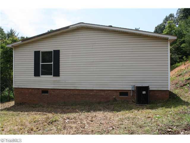 1203 Baltimore Road Hillsville, VA 24343 - Photo 10 of 13 Exterior Front. Right Side