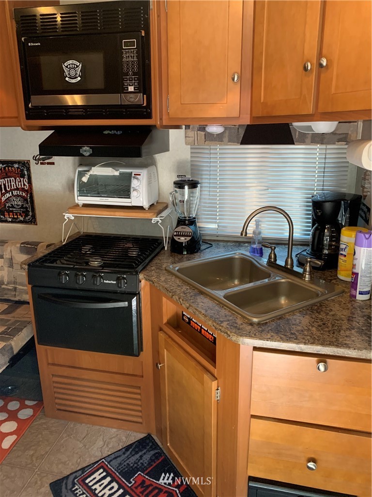 261 East Orchard Beach Road Grapeview, WA 98546 - Photo 13 of 20 Gallery Image 13