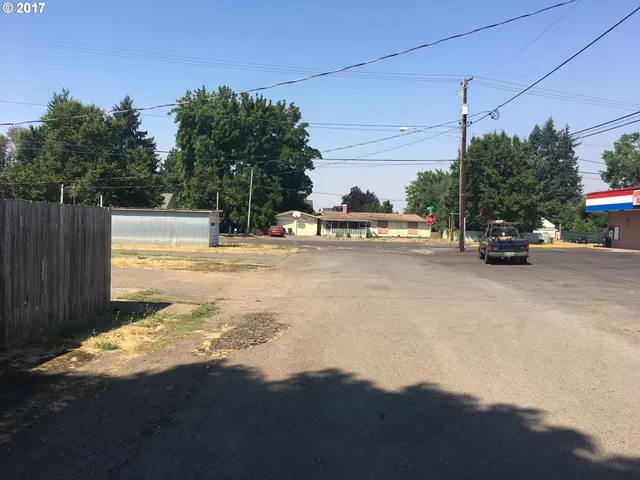 $2,500,000 | 3835 River Road, Eugene, OR 97404