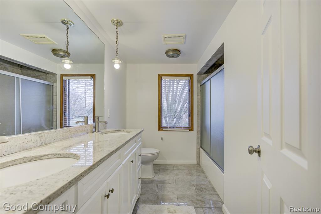 38092 Westchester Road Sterling Heights, MI 48310 - Photo 5 of 53