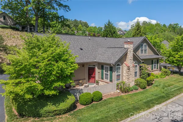 $445,000 | 122 Outlook Circle, Swannanoa, NC 28778