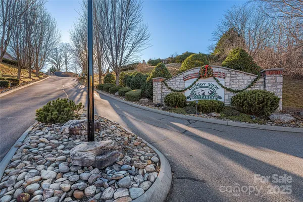$465,000 | 122 Outlook Circle, Swannanoa, NC 28778