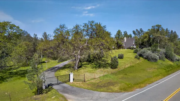 $429,900 | 8566 Placer Road, Redding, CA 96001