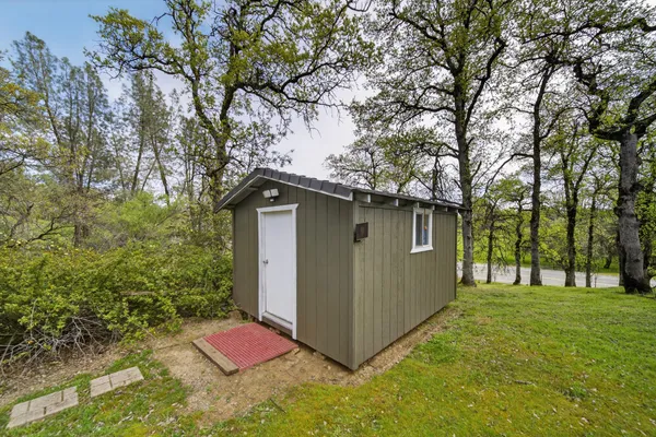 $429,900 | 8566 Placer Road, Redding, CA 96001