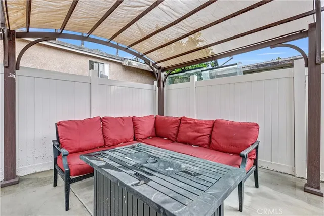 a house view with a outdoor space
