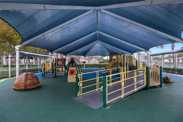 $575,000 | 3030 Northeast 188th Street, Unit 404, Aventura, FL 33180