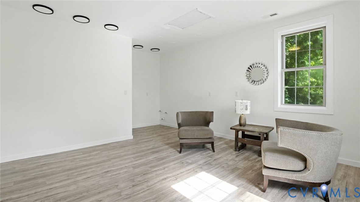 622 Grove Avenue Petersburg, VA 23803 - Photo 18 of 20 a living room with furniture and a window