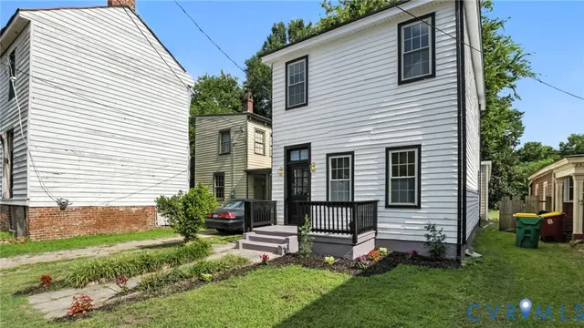 a view of a house with a yard and plants