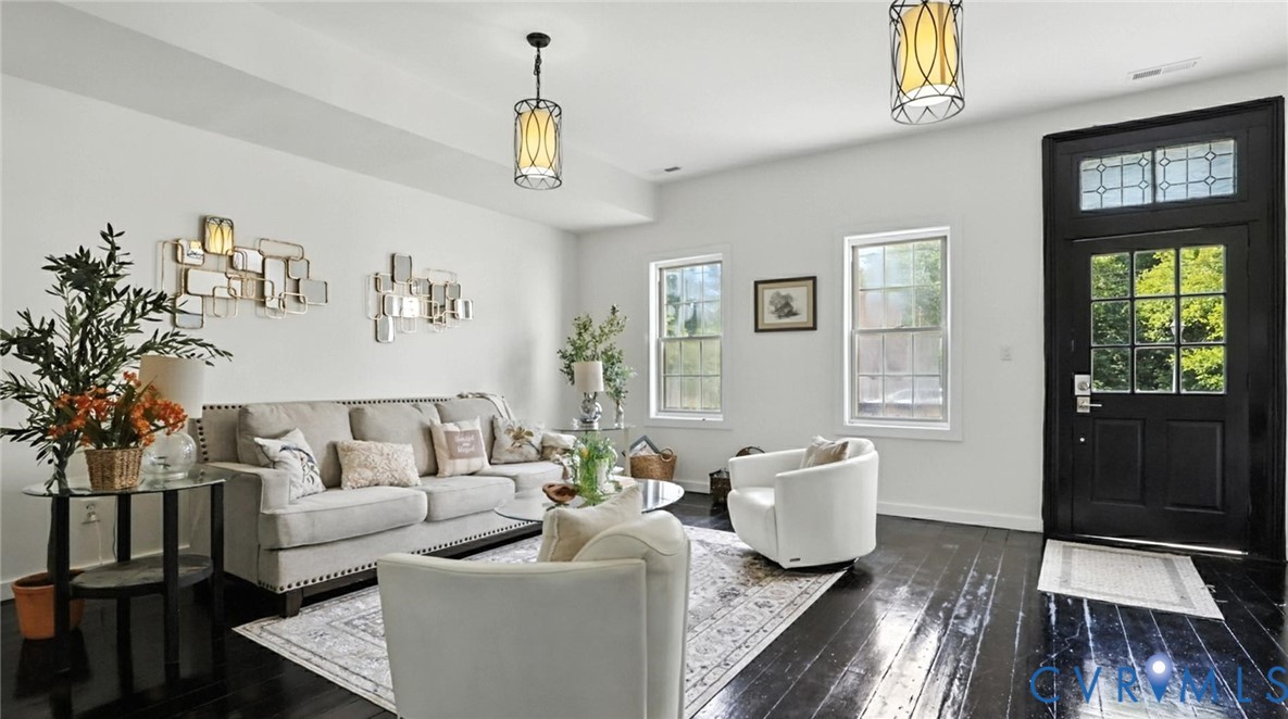 622 Grove Avenue Petersburg, VA 23803 - Photo 4 of 20 a living room with furniture and wooden floor