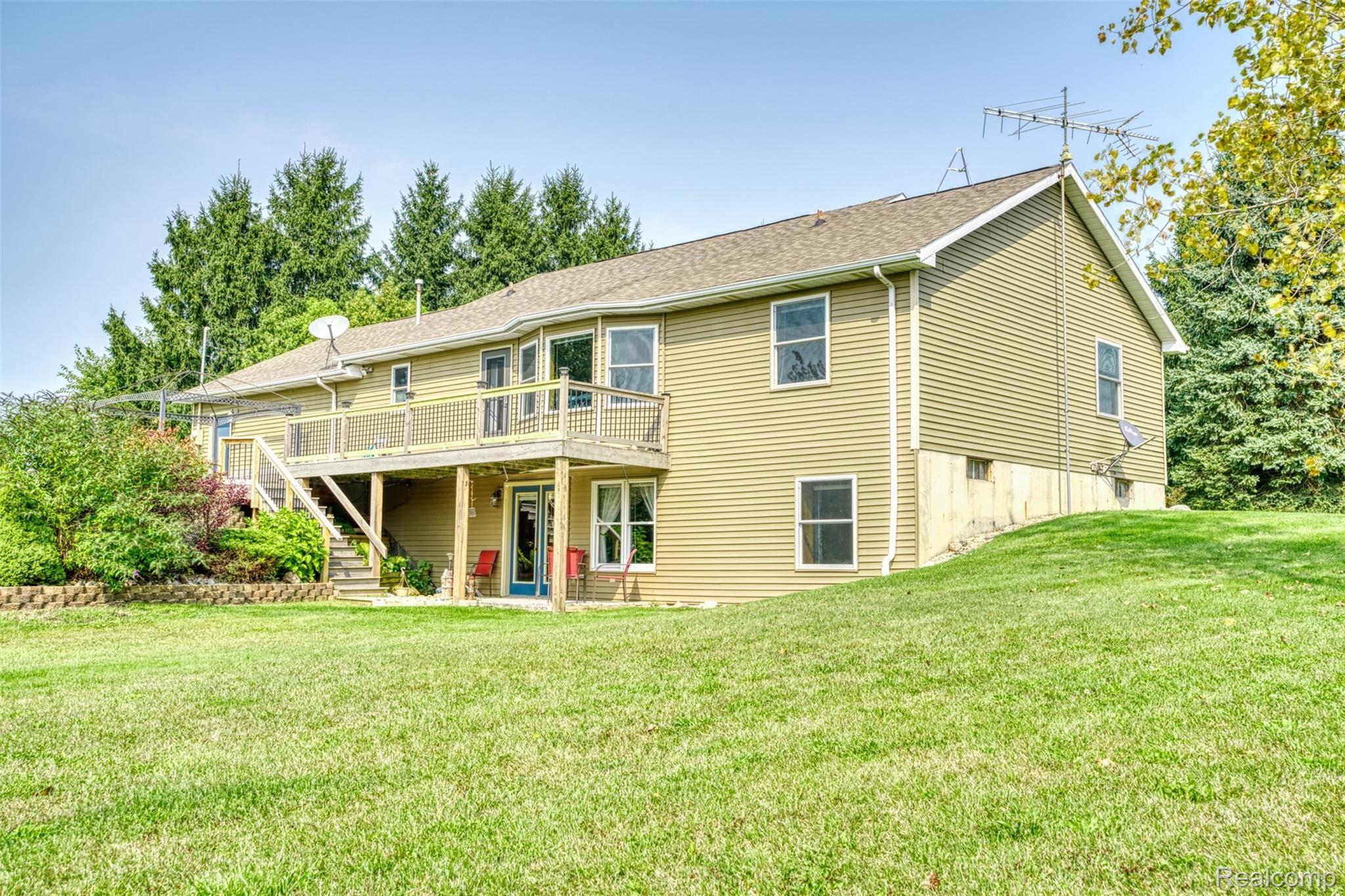 1070 South Gregory Road Fowlerville, MI 48836 - Photo 37 of 49 DSC09455_17.jpg