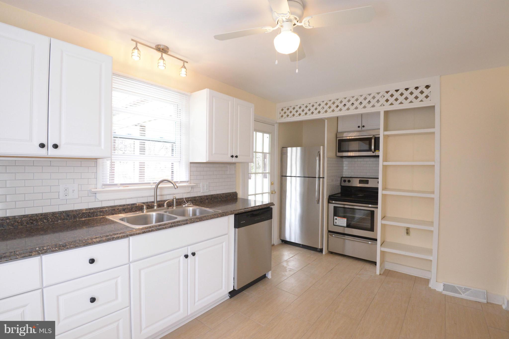 233 Devonshire Road Hagerstown, MD 21740 - Photo 4 of 29 Kitchen