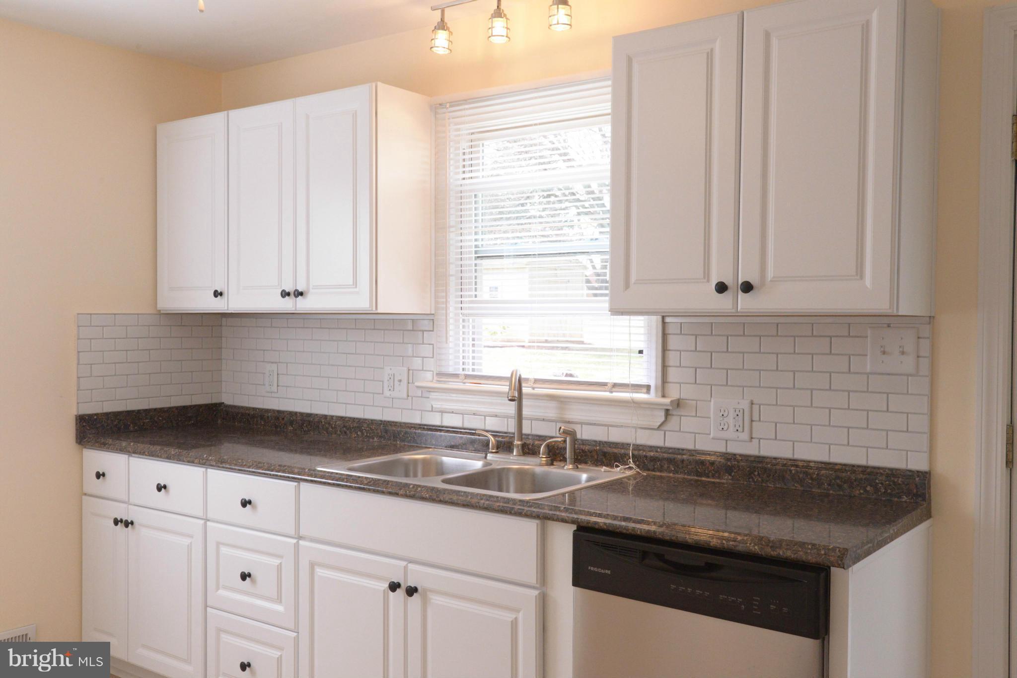 233 Devonshire Road Hagerstown, MD 21740 - Photo 5 of 29 Kitchen