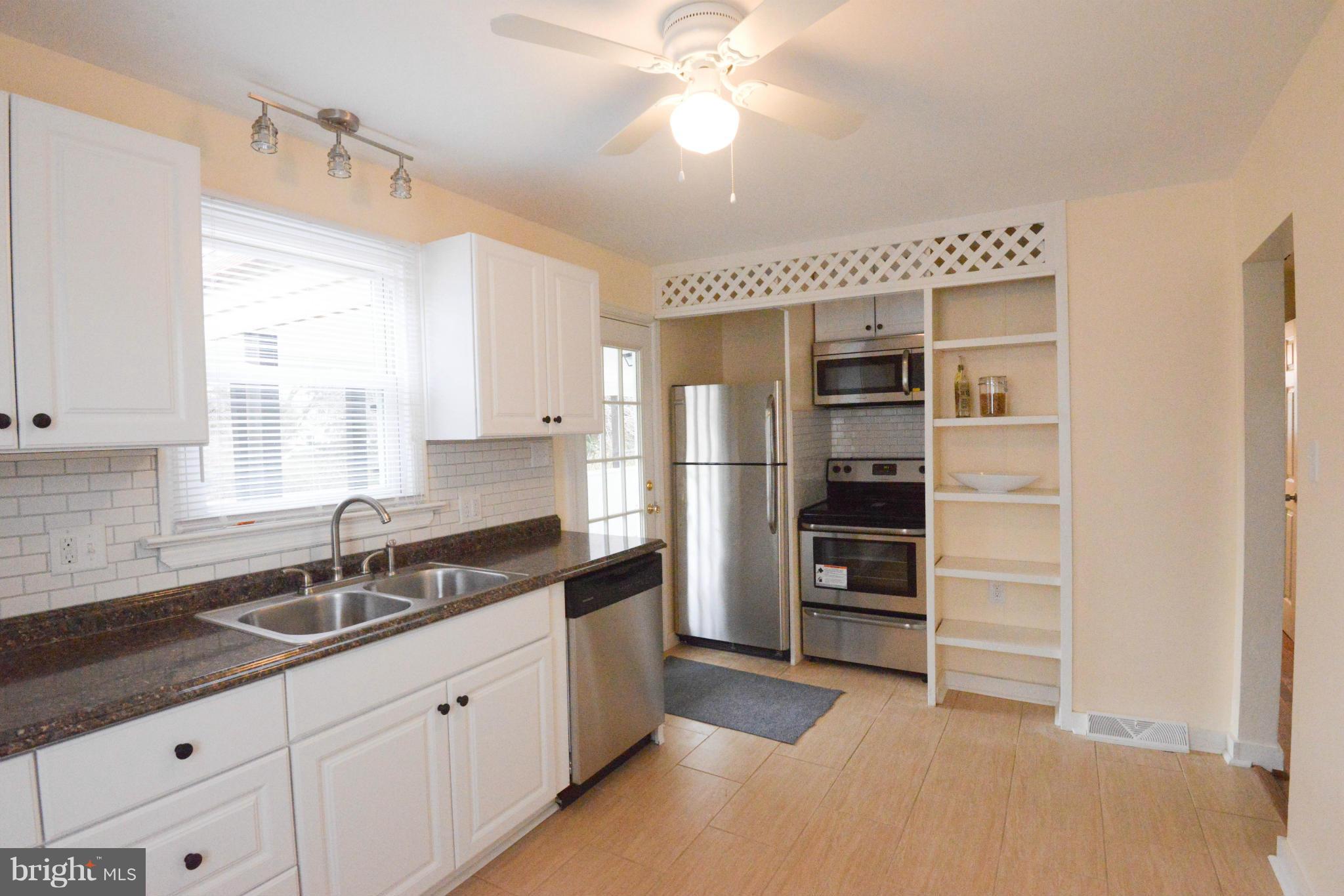 233 Devonshire Road Hagerstown, MD 21740 - Photo 7 of 29 Kitchen