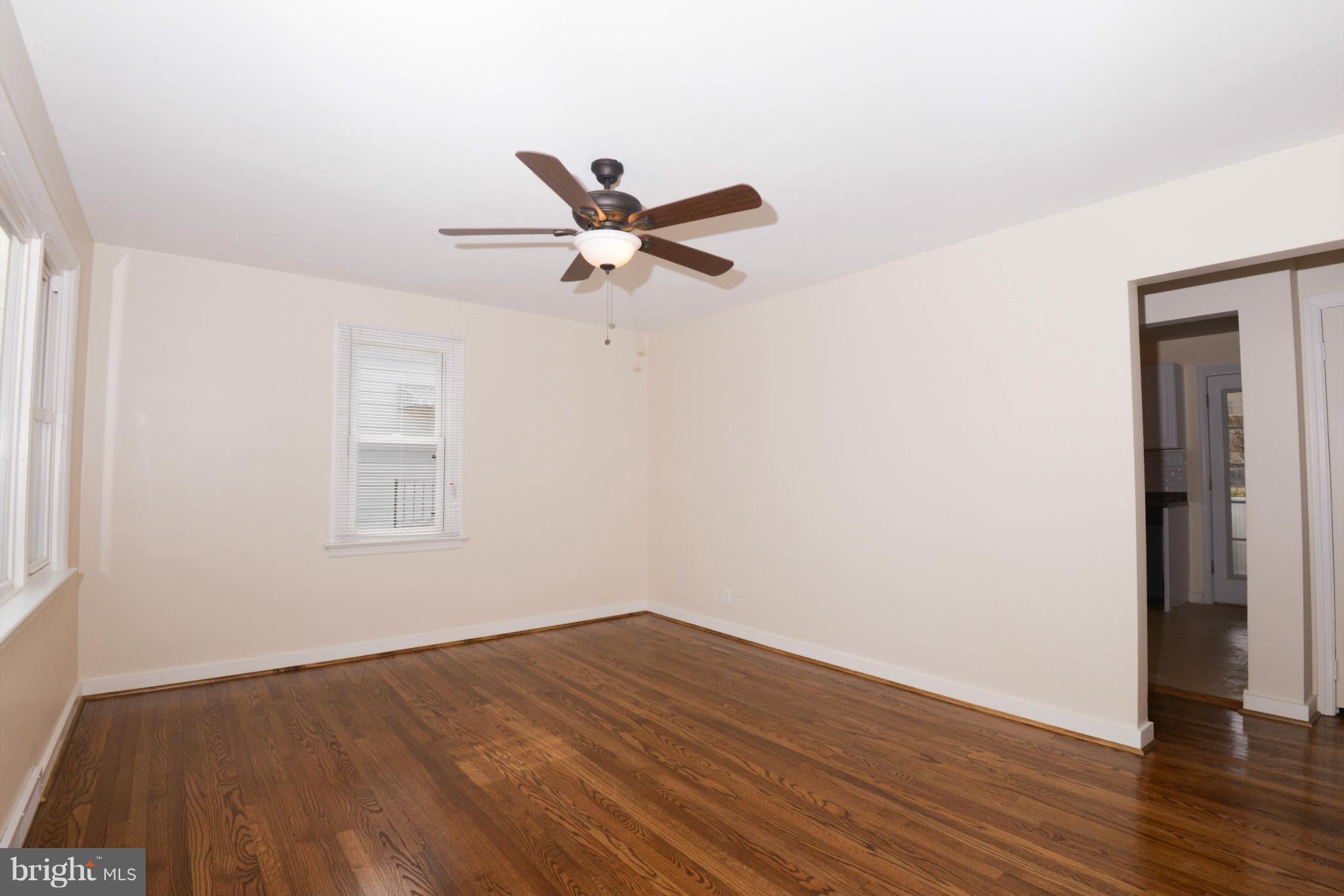 233 Devonshire Road Hagerstown, MD 21740 - Photo 9 of 29 Living Room