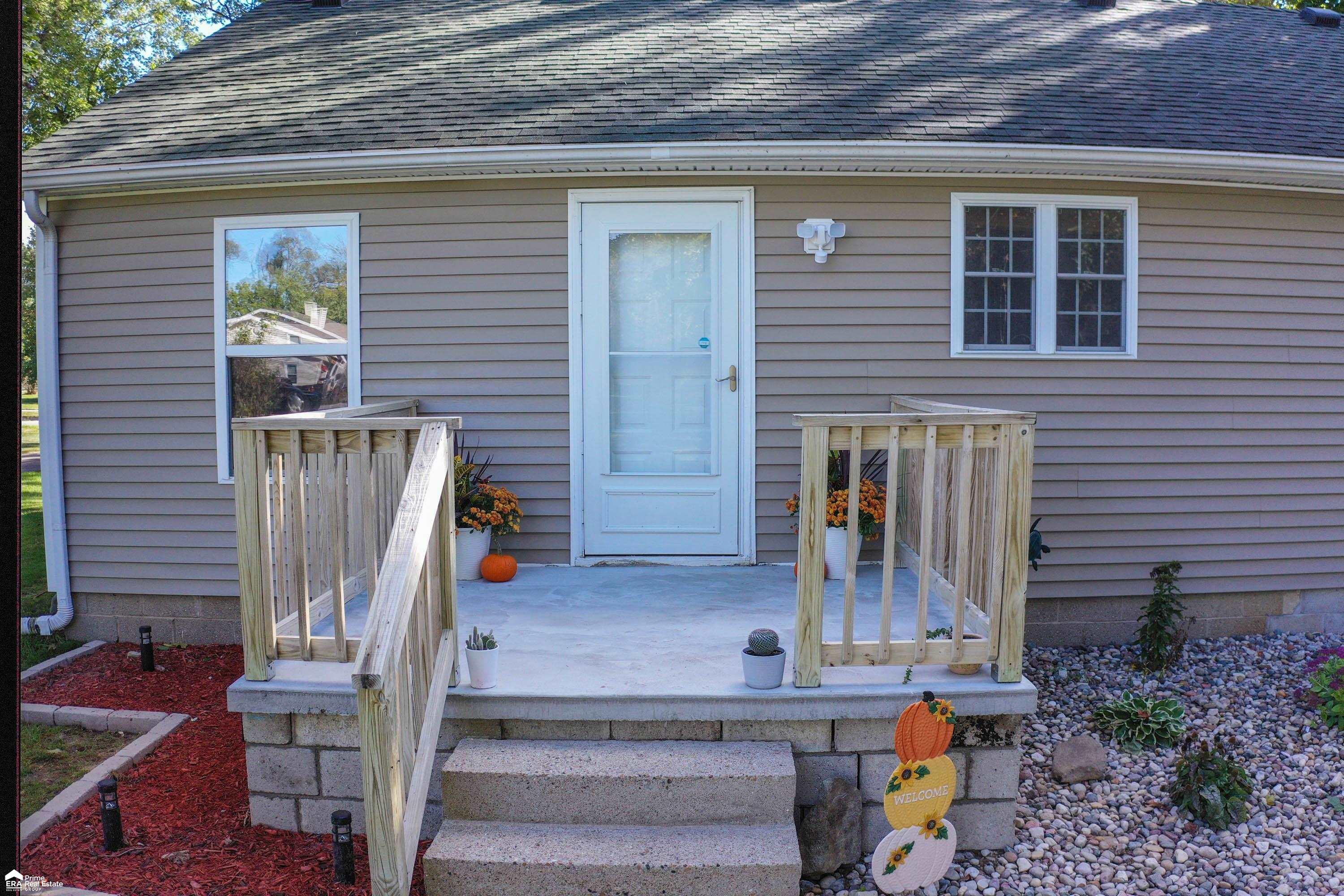 473 Deland Road Flushing, MI 48433 - Photo 17 of 52 50092080-17.JPG