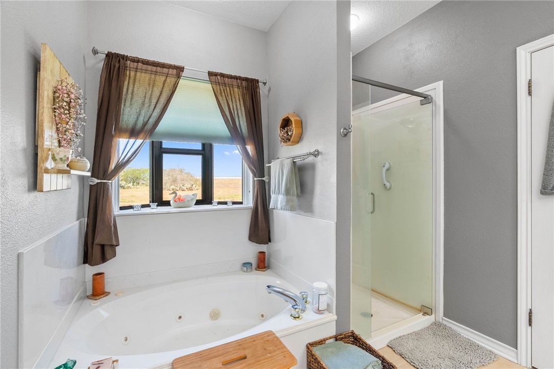 345 Trail Ridge Drive Sandia, TX 78383 - Photo 25 of 40 Huge tub