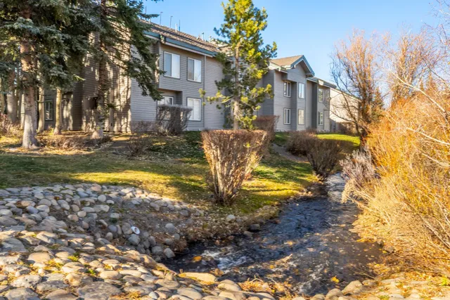 $892,000 | 559 Club Drive, Unit 559, Mammoth Lakes, CA 93546