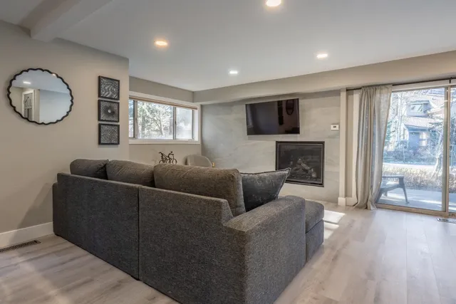 $892,000 | 559 Club Drive, Unit 559, Mammoth Lakes, CA 93546