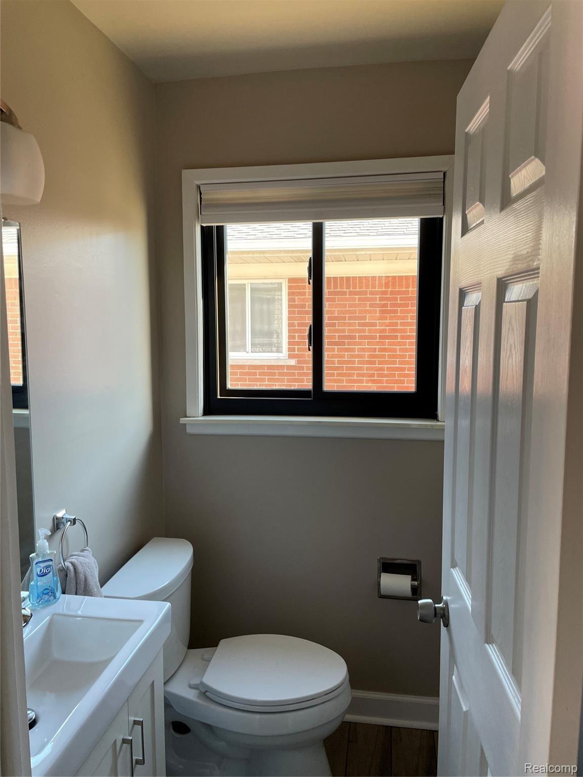 14019 Martin Road Warren, MI 48088 - Photo 19 of 30 Half Bath
