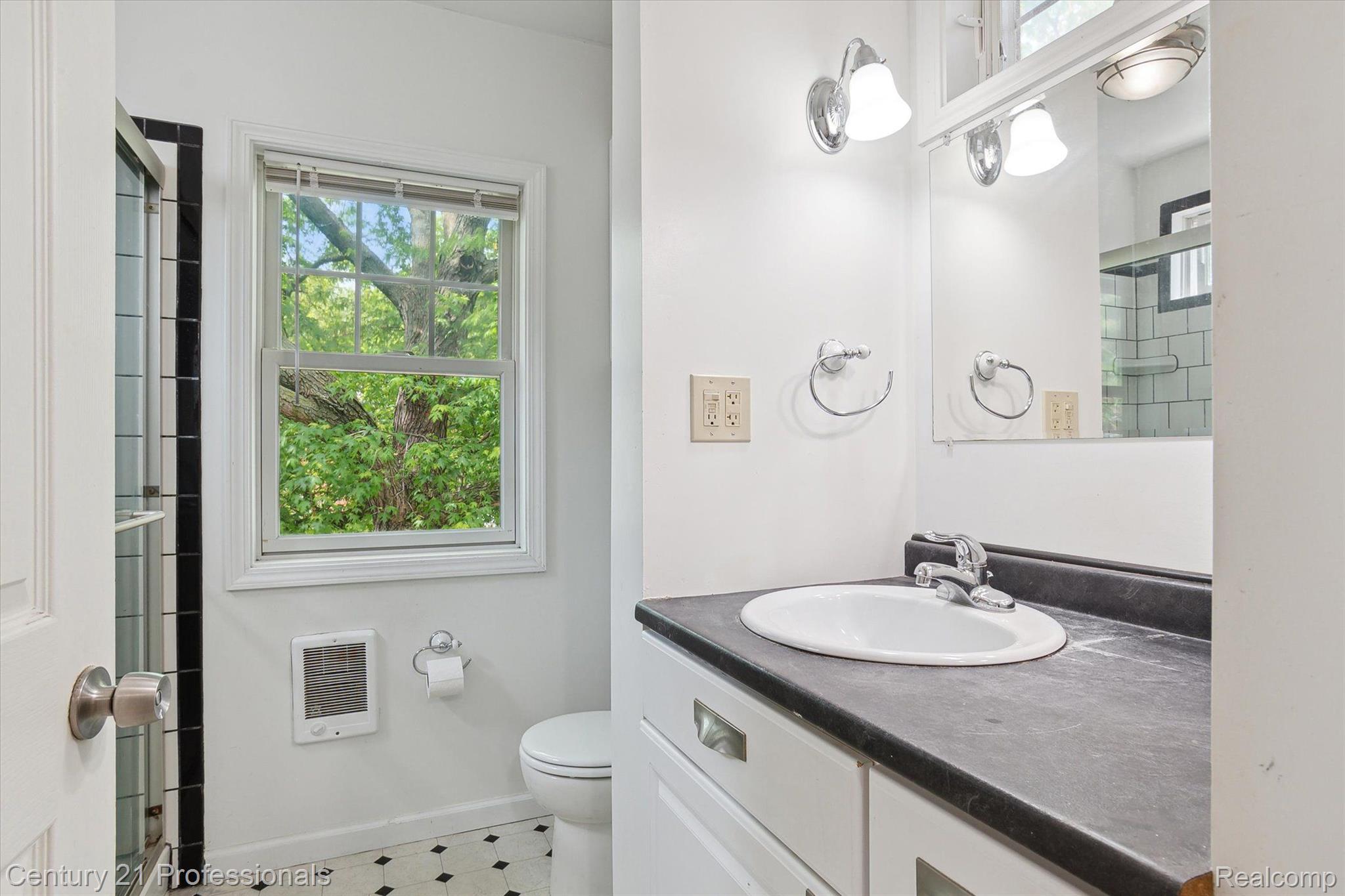 949 Nottingham Road Grosse Pointe, MI 48230 - Photo 44 of 56 Gallery Image 44