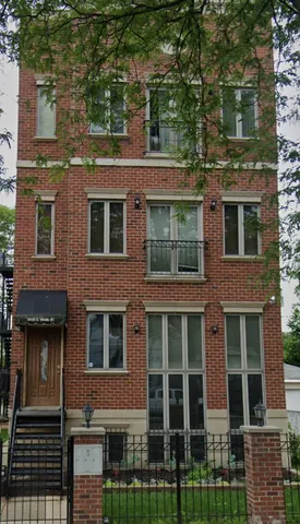 $4,800 | 3935 South Wells Street, Unit 1, Chicago, IL 60609