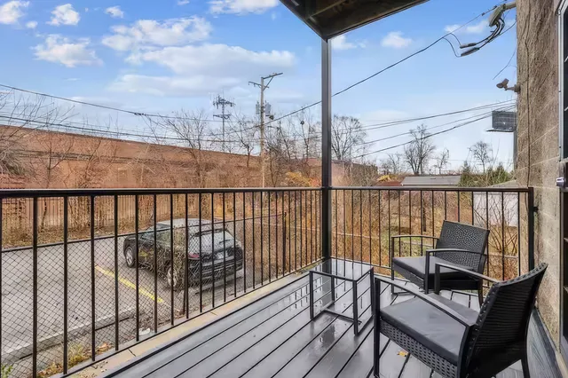 $4,800 | 3935 South Wells Street, Unit 1, Chicago, IL 60609