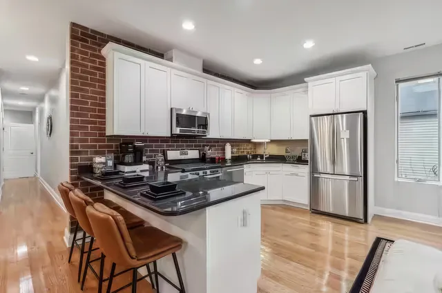 $4,800 | 3935 South Wells Street, Unit 1, Chicago, IL 60609