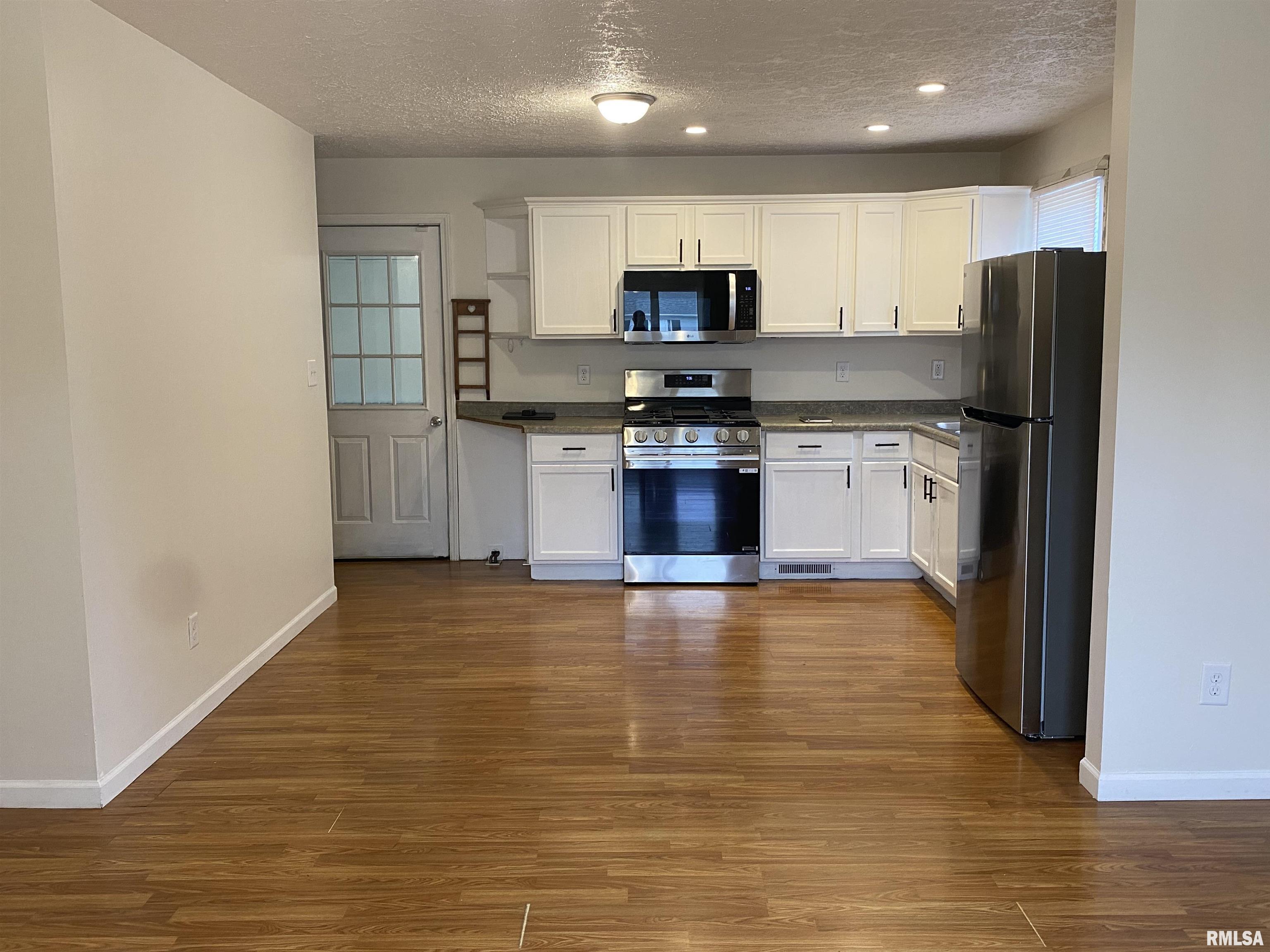 1311 Johnson Lane Springfield, IL 62702 - Photo 5 of 16 Gallery Image 5
