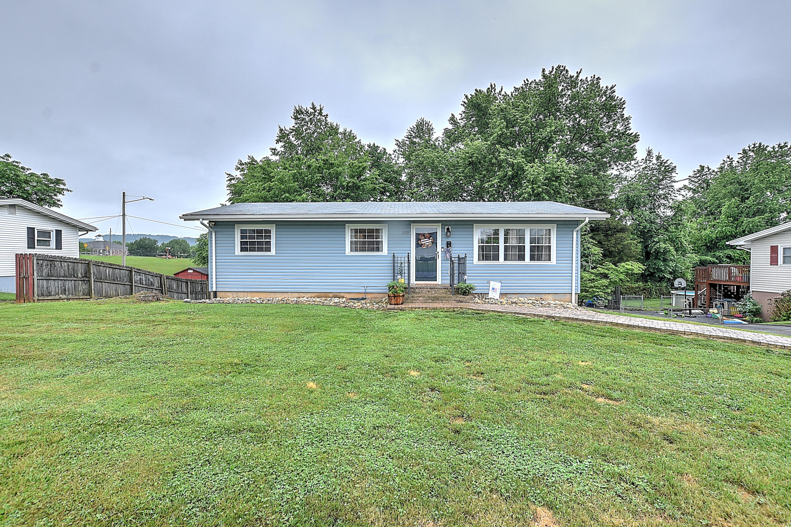 205 Hemlock Road Bristol, TN 37620 - Photo 3 of 29 Hemlock-2