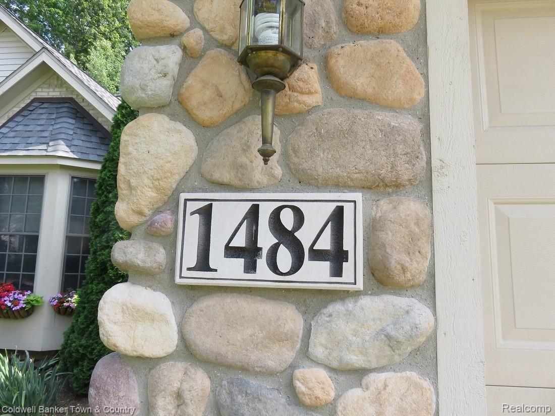 1484 Remsing Street Hartland, MI 48353 - Photo 5 of 28 remsing.JPG