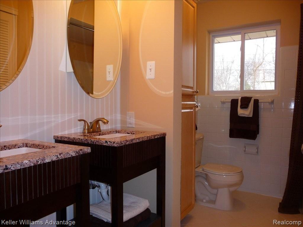 1877 East Maple Road Birmingham, MI 48009 - Photo 13 of 15 P1060078