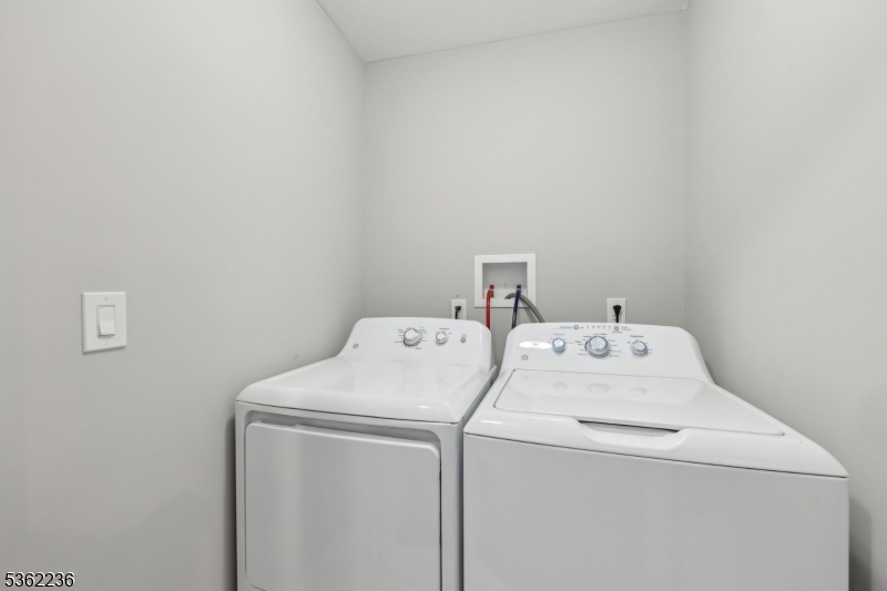 253 North 4th Street Paterson, NJ 07522 - Photo 14 of 15 a utility room with dryer and washer
