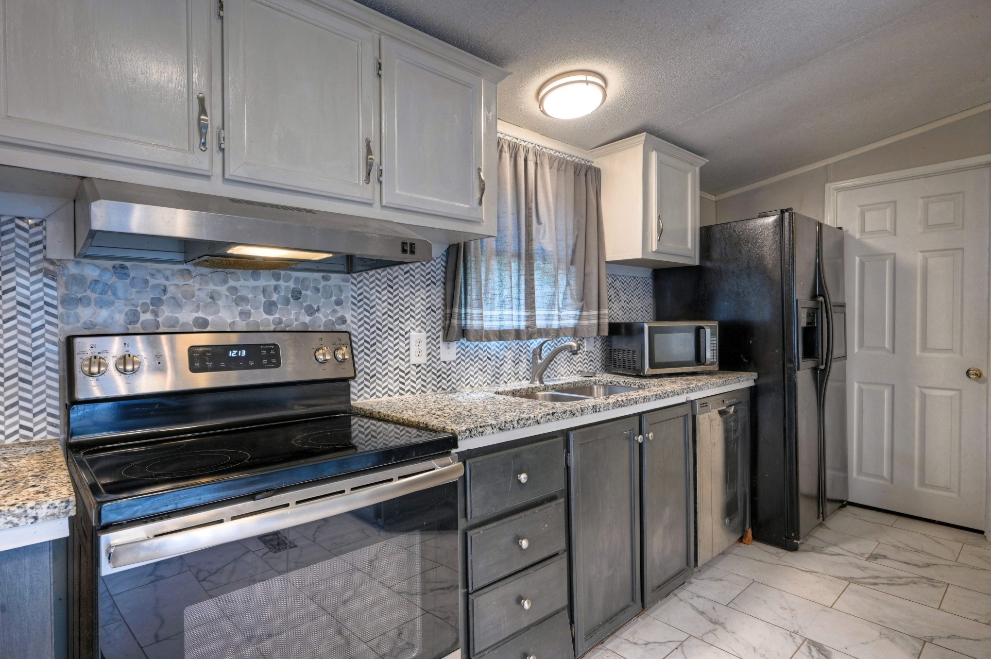13204 Enchanted Vista Willis, TX 77318 - Photo 17 of 43 a kitchen with appliances cabinets and a counter top space