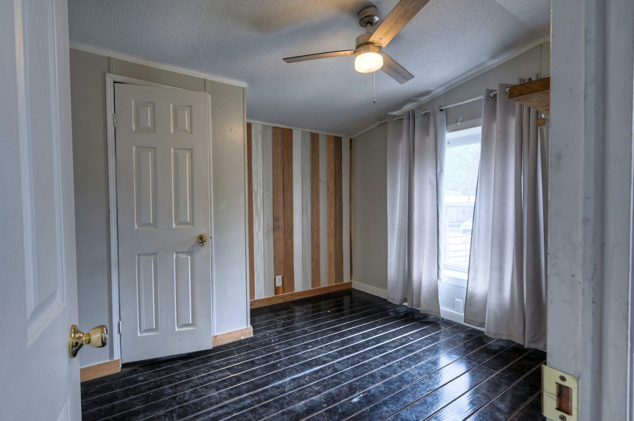 13204 Enchanted Vista Willis, TX 77318 - Photo 38 of 43 a view of empty room with wooden floor and fan