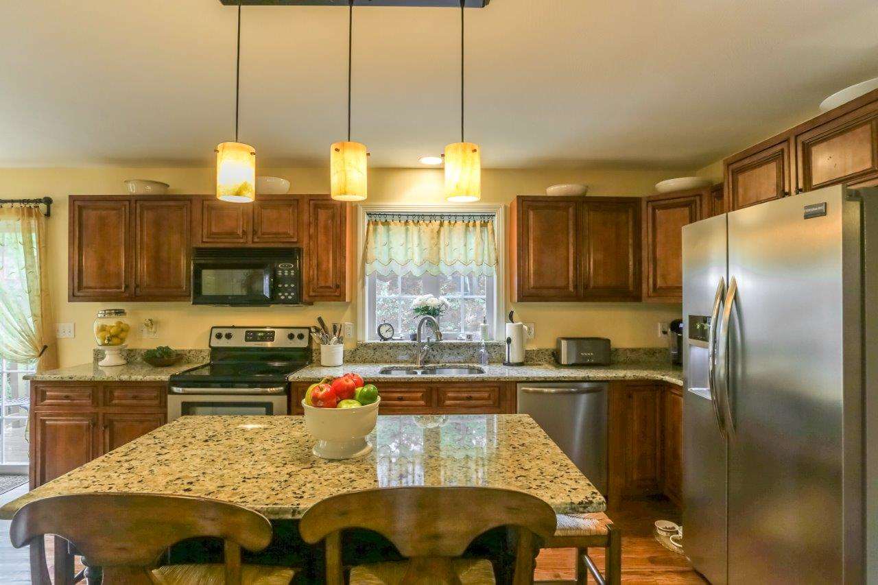 245 Swamp Road Epsom, NH 03234 - Photo 10 of 39