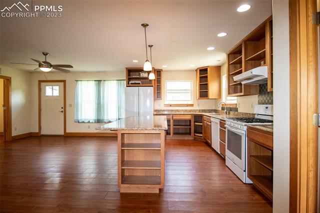 13835 Herring Road Colorado Springs, CO 80908 - Photo 6 of 38 Gallery Image 6