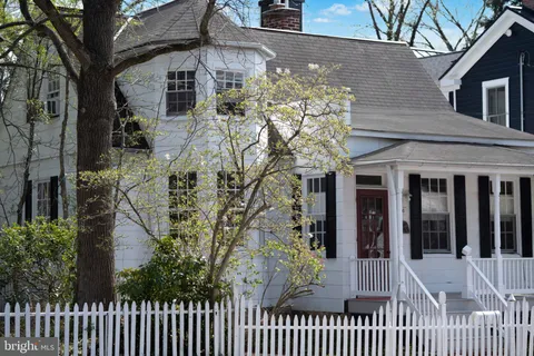 $800,000 | 6105 Harvard Avenue, Glen Echo, MD 20812