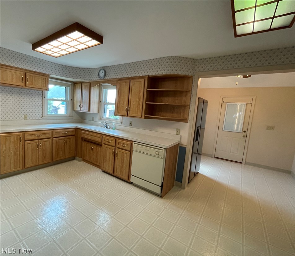 7413 Spring Garden Road Cleveland, OH 44129 - Photo 12 of 34