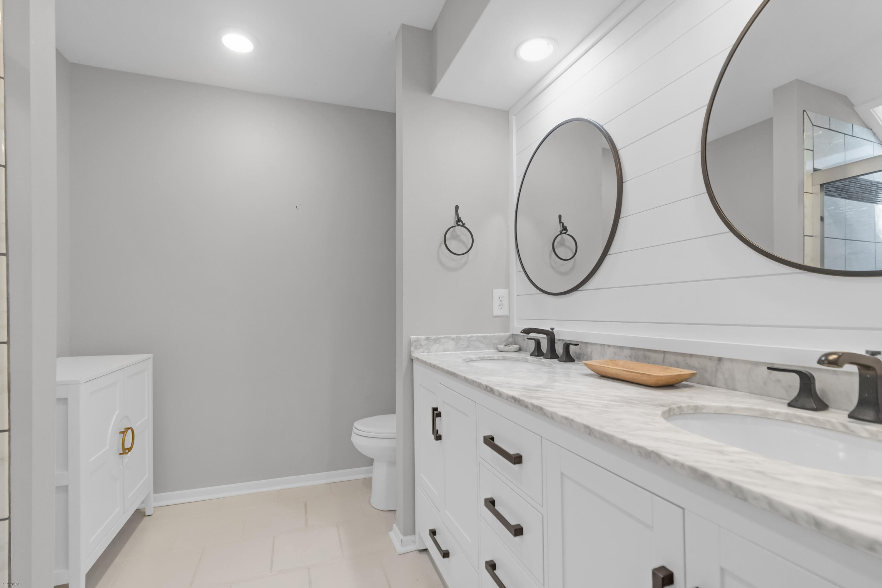 1162 Shadow Lake Circle, Unit 44 Mount Pleasant, SC 29464 - Photo 21 of 36 Bathroom