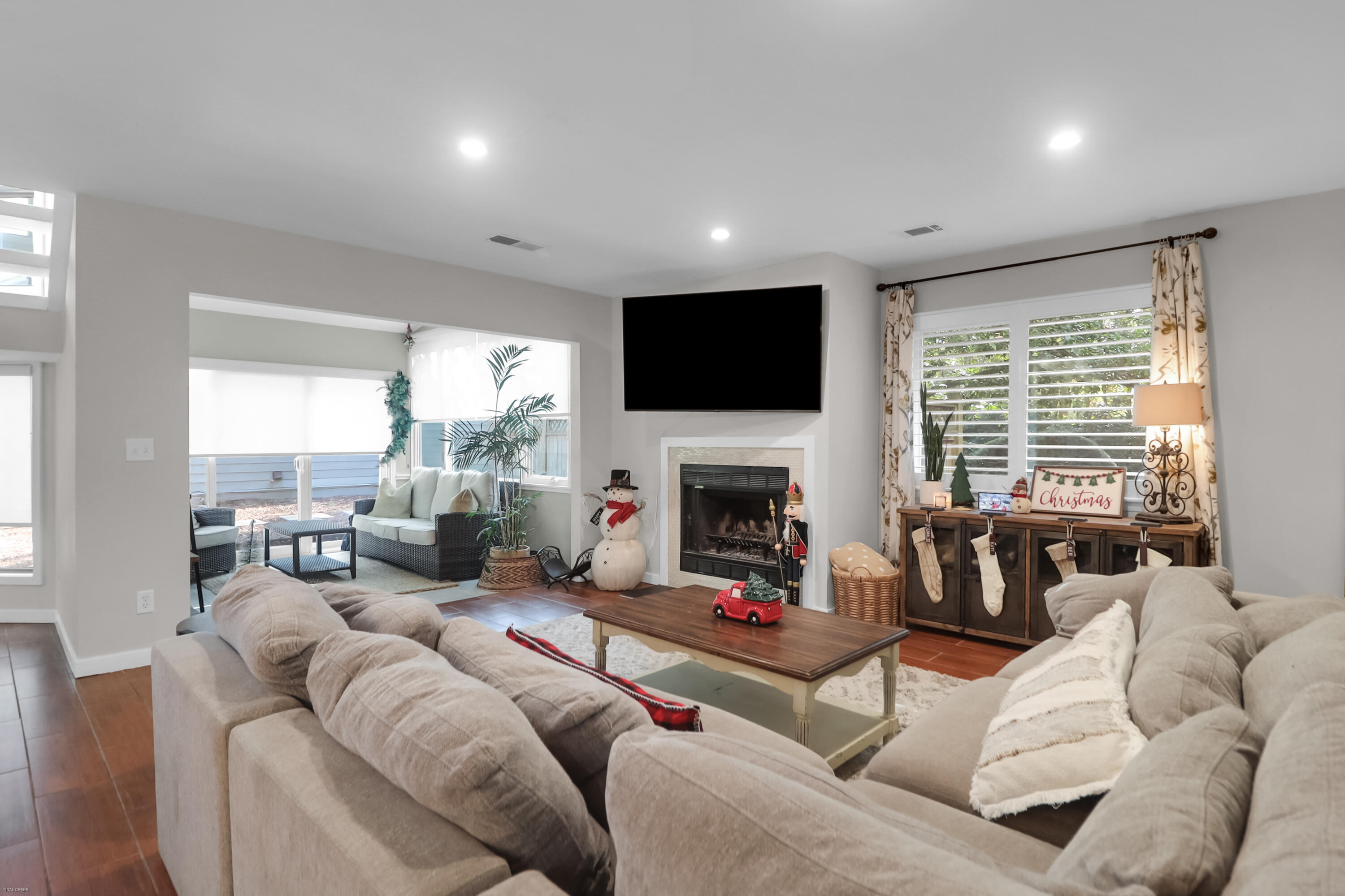 1162 Shadow Lake Circle, Unit 44 Mount Pleasant, SC 29464 - Photo 8 of 36 Living Room